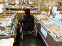 Medium_02_仙加苑白石バイパス本店建物内通路
