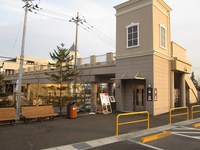 Medium_01_仙台泉プレミアム・アウトレット駐車場から建物