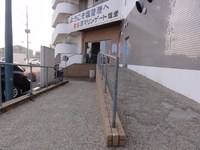 Medium_03_マリンゲート駐車場～建物まで
