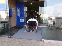 Medium_0２_マリンゲート塩釜建物出入口