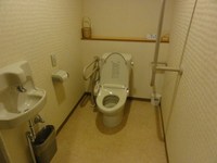 Medium_02_きよ水車いす対応トイレ客室