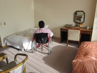 Medium_03_車いす対応トイレ客室