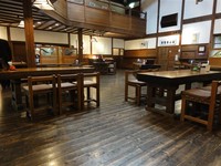 Medium_01_木の家珈琲館テーブル席