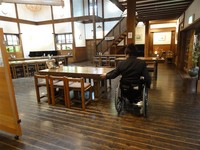 Medium_01_木の家珈琲館建物内通路