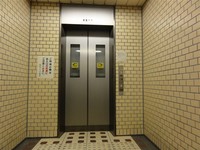 Medium_01_地下鉄五橋駅エレベーター