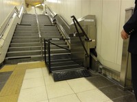 Medium_01_地下鉄五橋駅階段昇降機