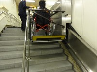 Medium_02_地下鉄五橋駅階段昇降機