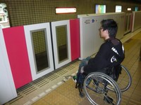 Medium_01_仙台市地下鉄南北線ホーム柵