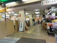 Medium_01_仙台朝市建物出入口