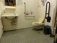 Medium_01_地下鉄五橋駅車いす対応トイレ