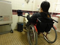 Medium_02_地下鉄愛宕橋駅車いす対応トイレ