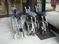 Medium_01_定義山西方寺車いす貸出