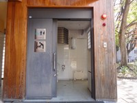 Medium_01_錦町公園建物出入口