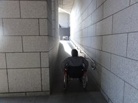 Medium_03_仙台市博物館駐車場から建物