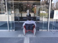 Medium_02_仙台市博物館出入口