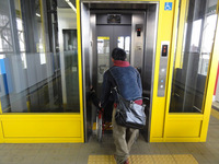 Medium_01_地下鉄富沢駅エレベーター_ed
