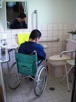 Medium_02.車いすトイレ
