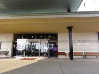 Medium_01_白石薬師の湯建物出入口