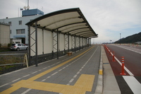 Medium_歩道の屋根