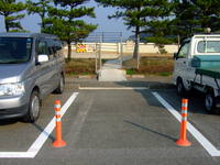 Medium_駐車場から通路への出口