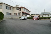 Medium_駐車場中から