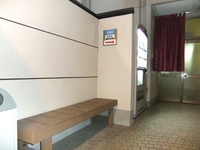 Medium_笹かまトイレ通路1