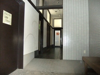 Medium_笹かまトイレ通路2