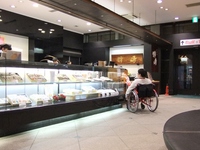 Medium_笹かま店内3
