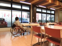 Medium_食品館テーブル1