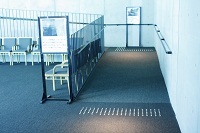 Medium_スロープ入口