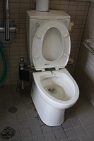 Medium_駐車場多目的トイレ2