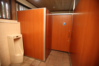 Medium_男性トイレ入口