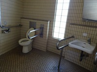 Medium_011多目的トイレ内