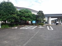 Medium_005正面玄関前専用駐車スペース