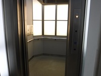 Medium_119正面玄関付近エレベーター内全景