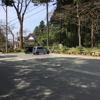 Medium_2，鳥居に向かって左手に駐車場があります。