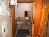 Medium_023車椅子トイレ入り口6