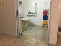Medium_多目的トイレ内1
