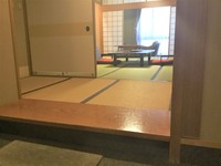 Medium_客室入口框