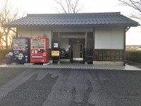 Medium_園内・多目的トイレ入口